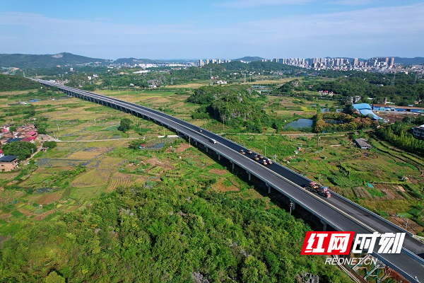 沿山镇交通状况持续改善，助推地方经济发展新闻纪实